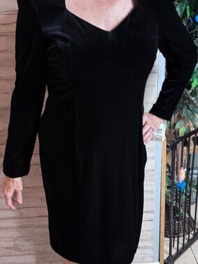 Jessica Howard Black Dress M V-Neck Long Sleeve Stretch Sheath Knee Length Class